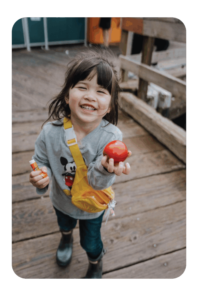 little girl with rockit apple